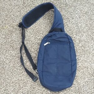 Travelon Unisex Travel Sling Bag Navy Blue